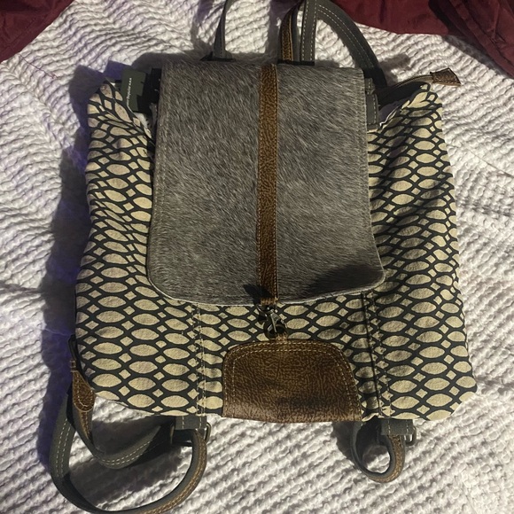 MYRA HONEY BEE PRINT BACKPACK BAG NEW WITH TAGS main image 9